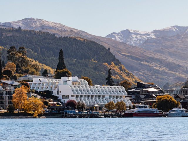 クラウンプラザ外観